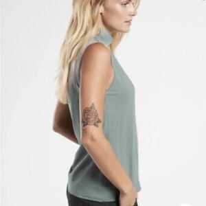 Athleta Womens Outbound Tanktank top green size xs